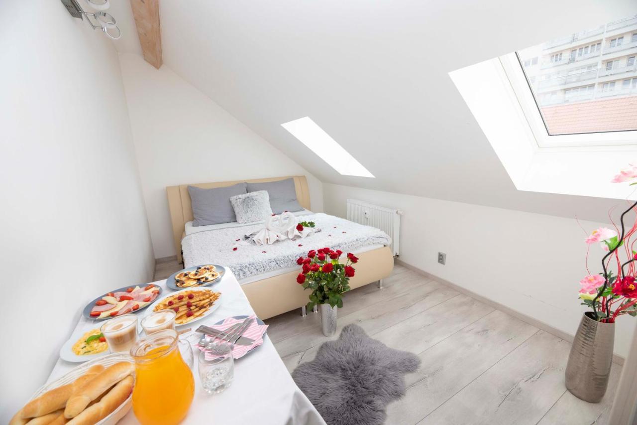 Vip Suite Hotel Heinz Dobris Eksteriør bilde